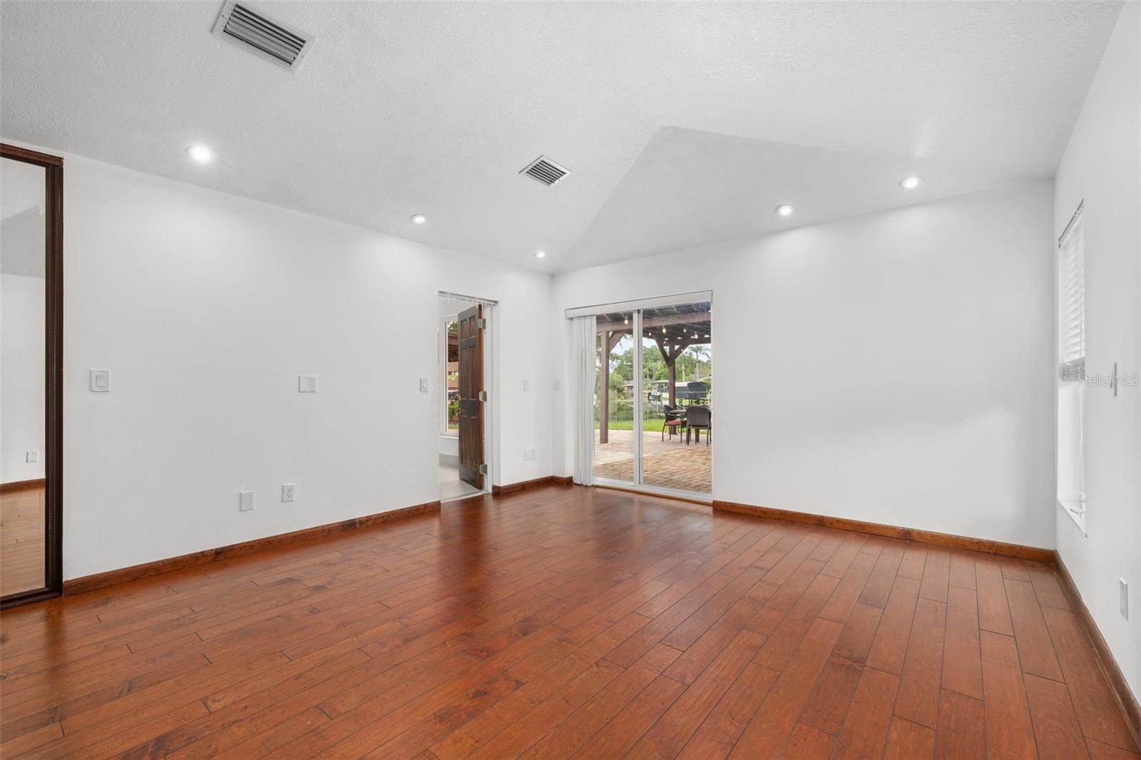 3625 Waters Edge Dr Property Photo 25