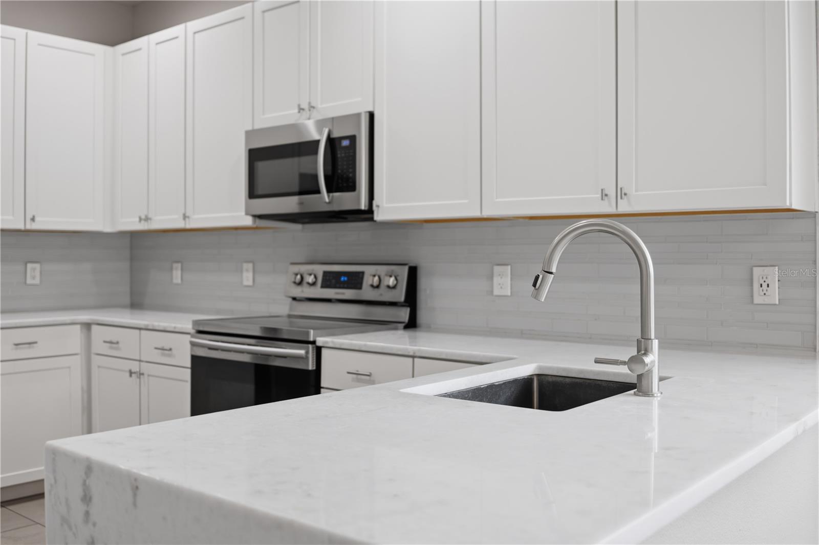 1526 Equinox Cir Property Photo 12