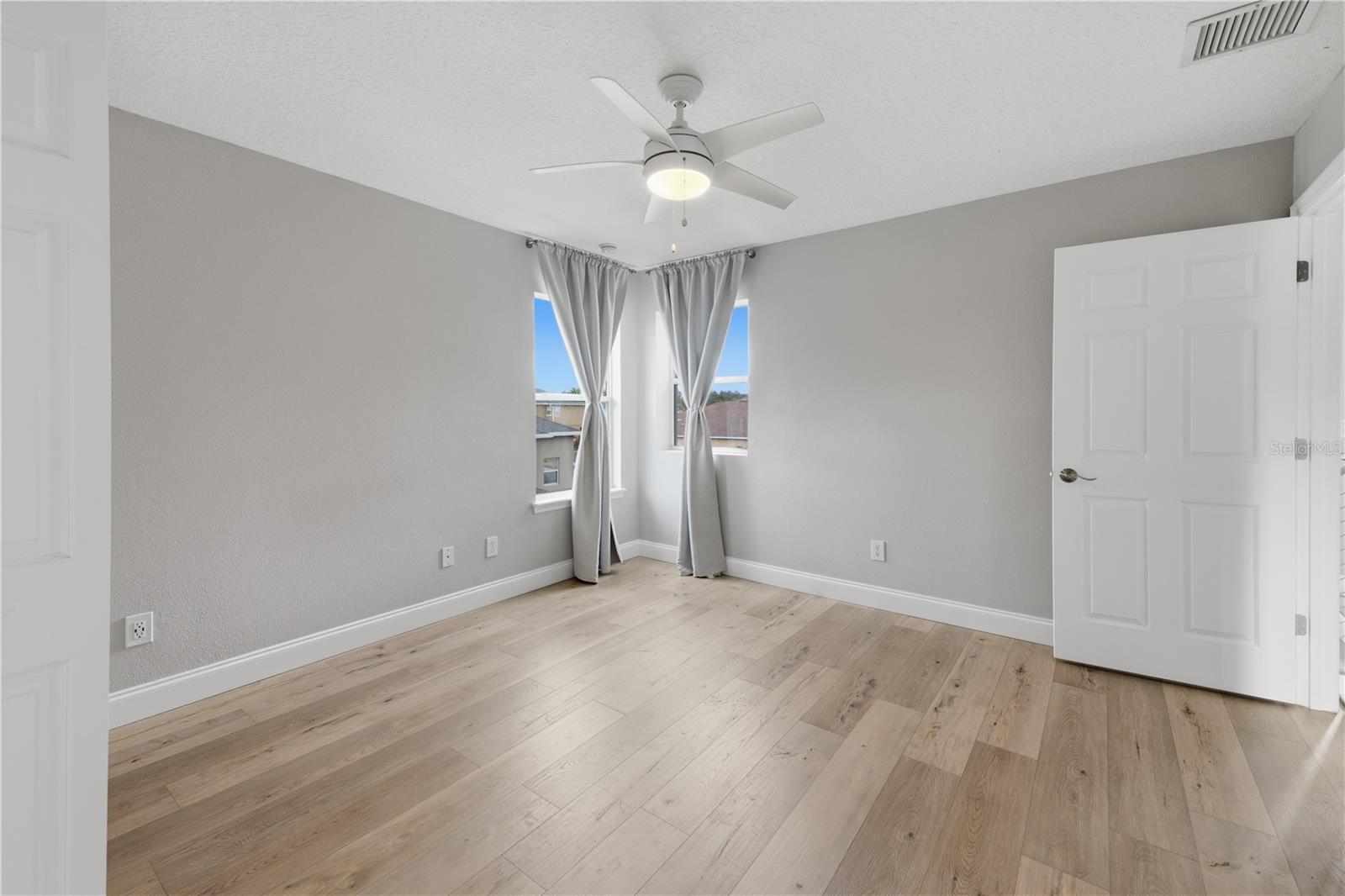 1526 Equinox Cir Property Photo 36