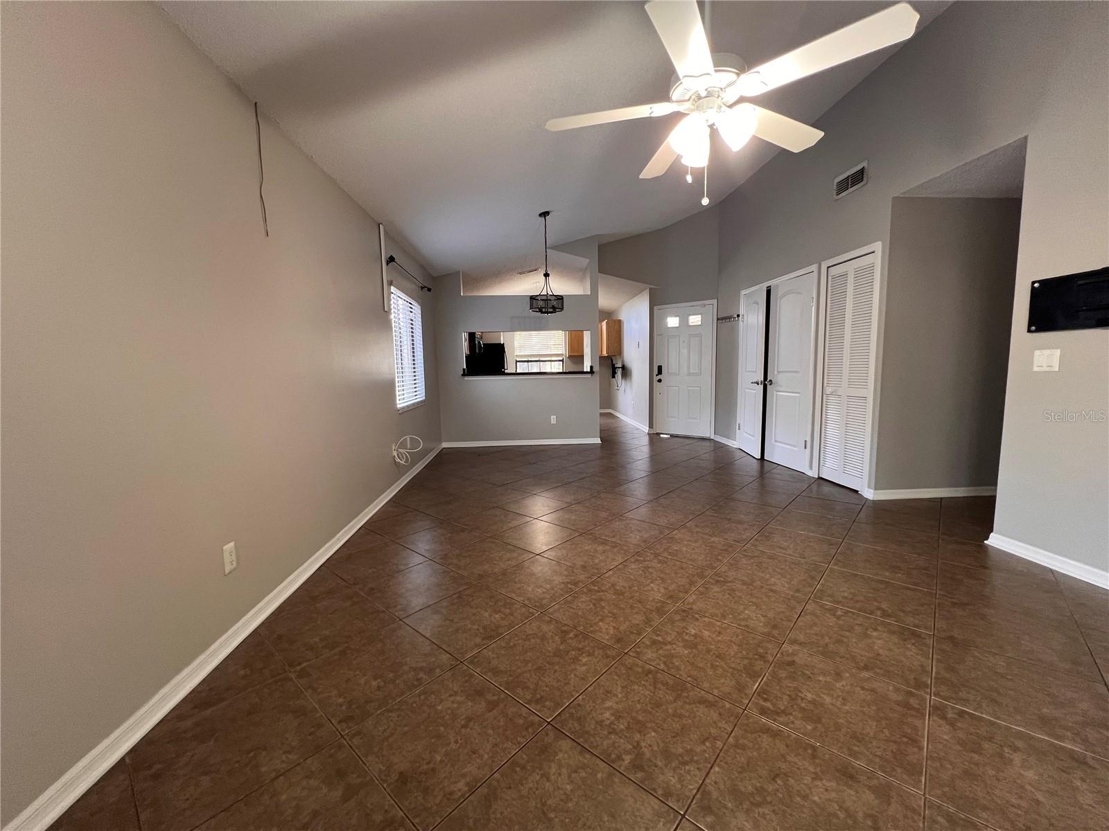 2201 Grasmere Dr Property Photo 3