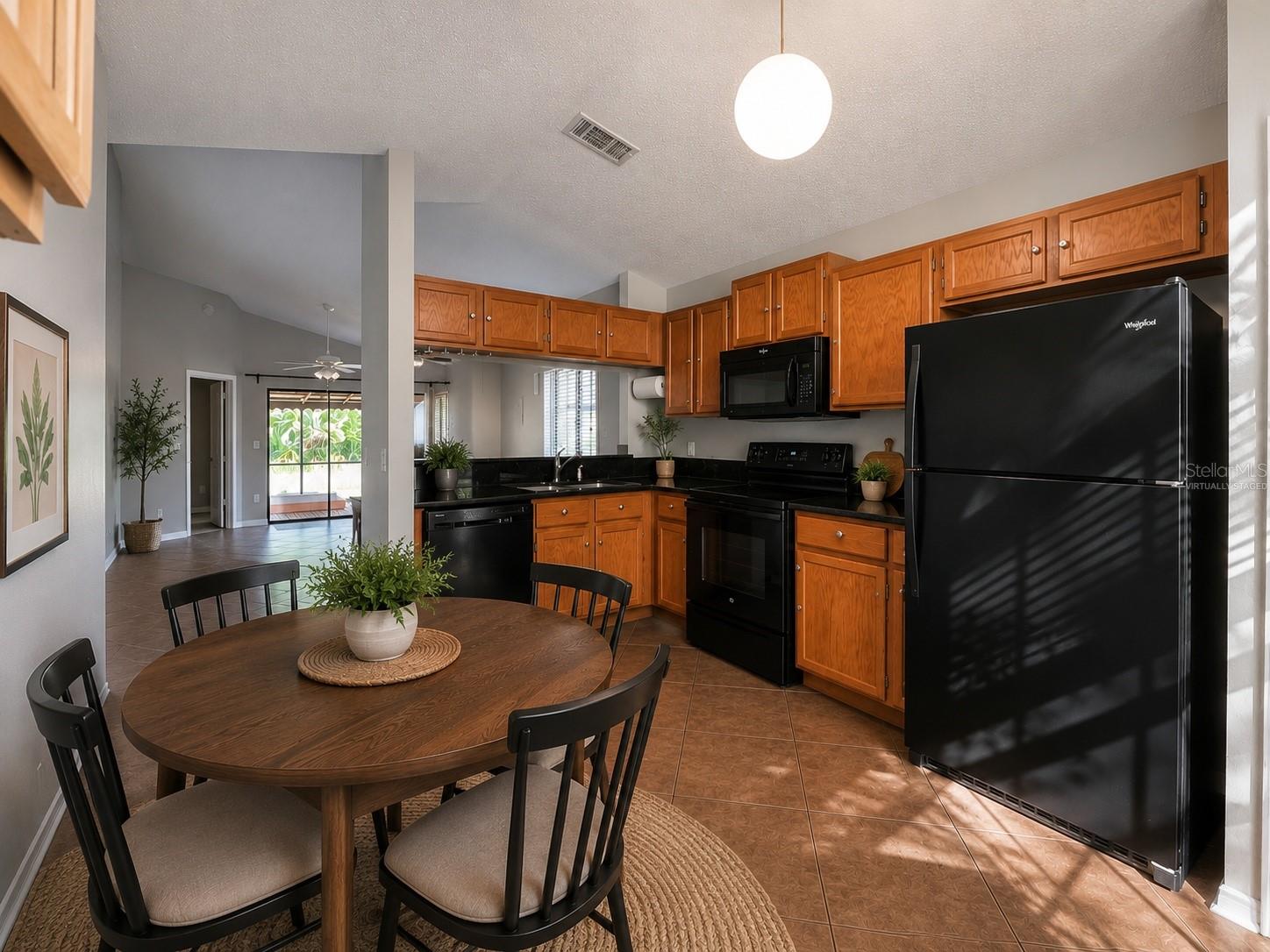 2201 Grasmere Dr Property Photo 4