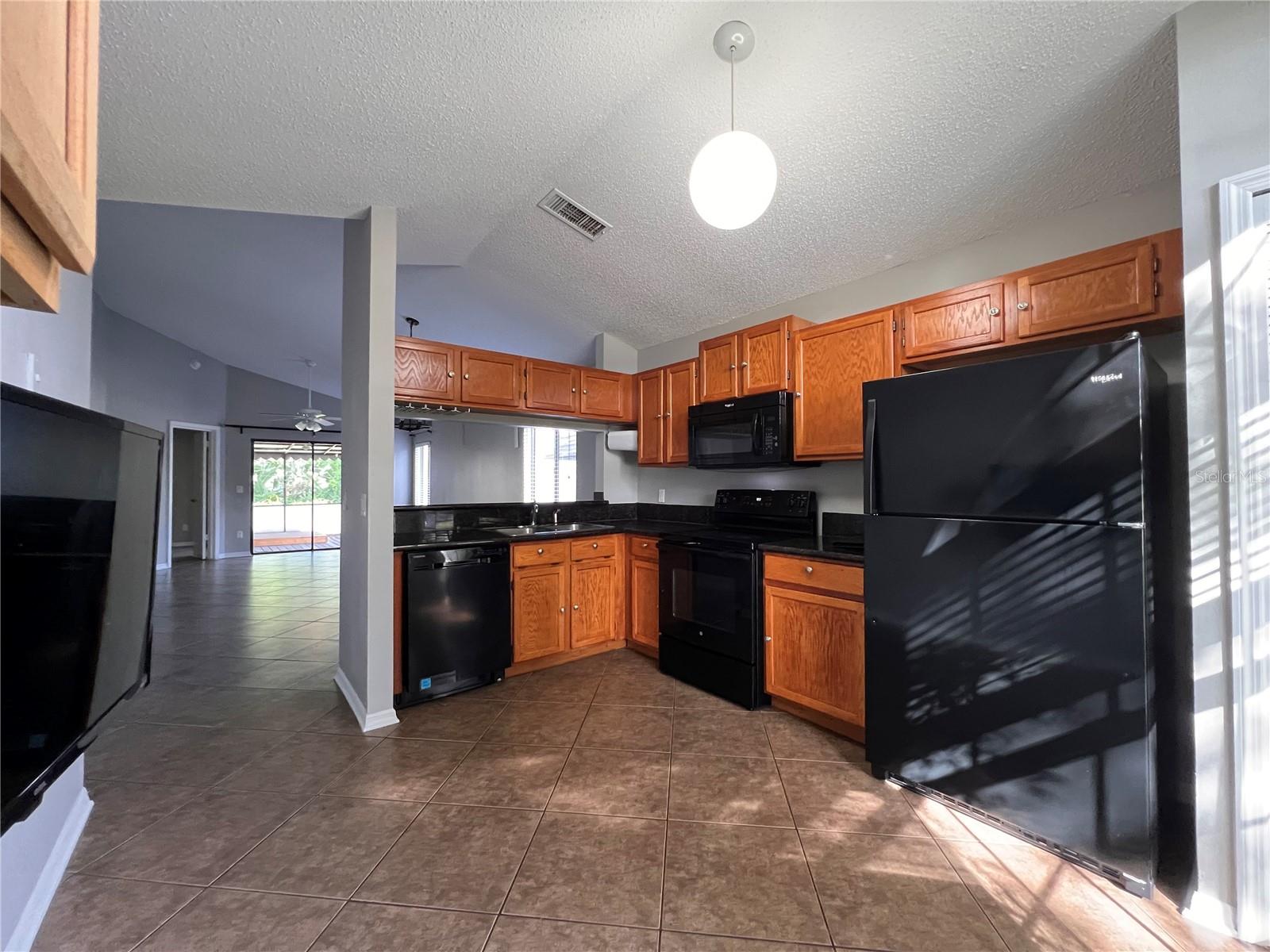 2201 Grasmere Dr Property Photo 5