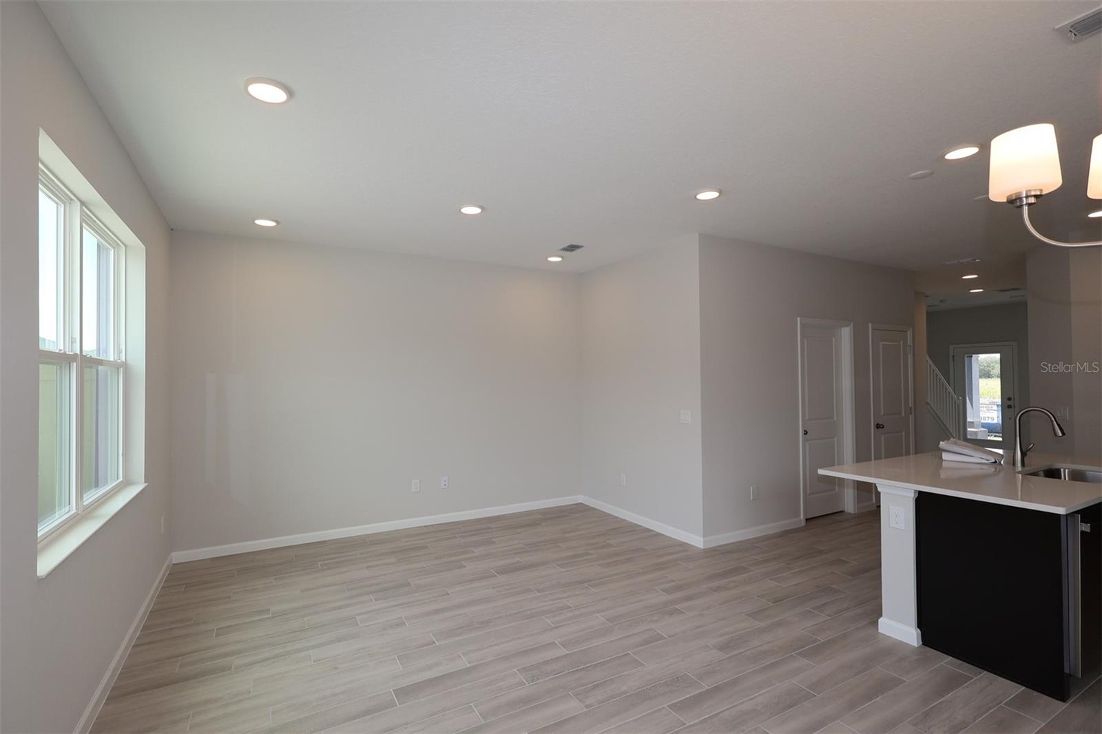 1385 Hyde St Property Photo 6