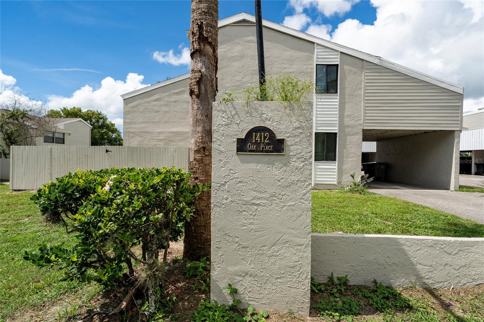 1412 Oak Pl #b Property Photo 1