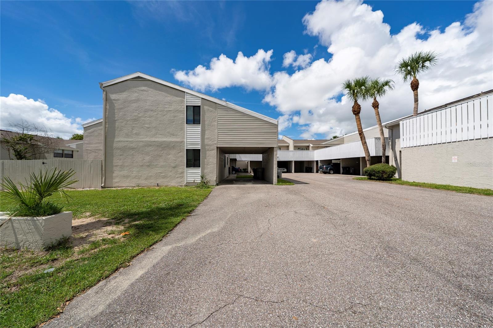 1412 Oak Pl #b Property Photo 2