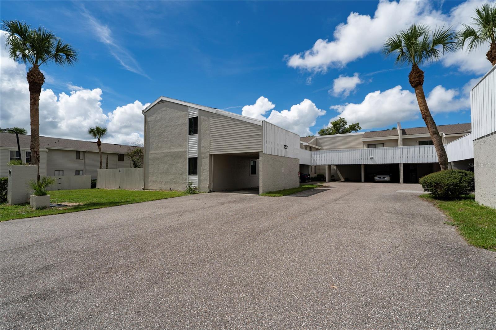 1412 Oak Pl #b Property Photo 3