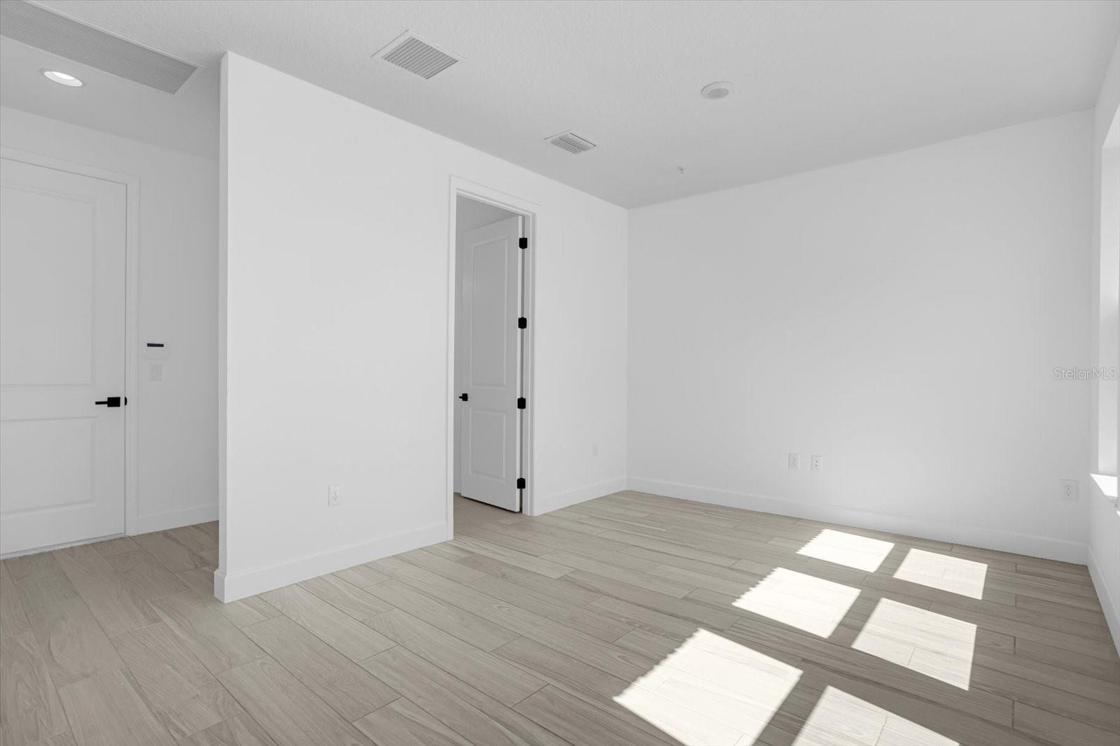 2368 Brix St Property Photo 4