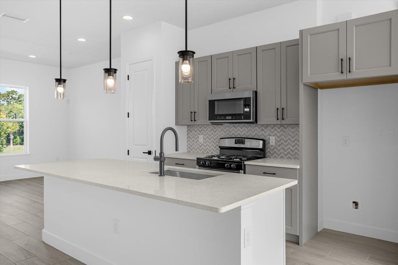 2368 Brix St Property Photo 14