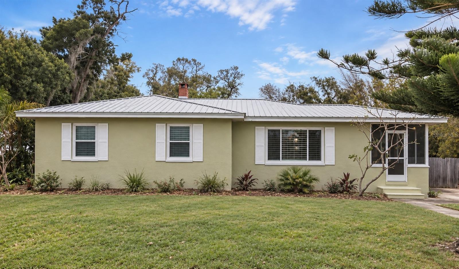 89 LORILLARD PL Property Photo 1