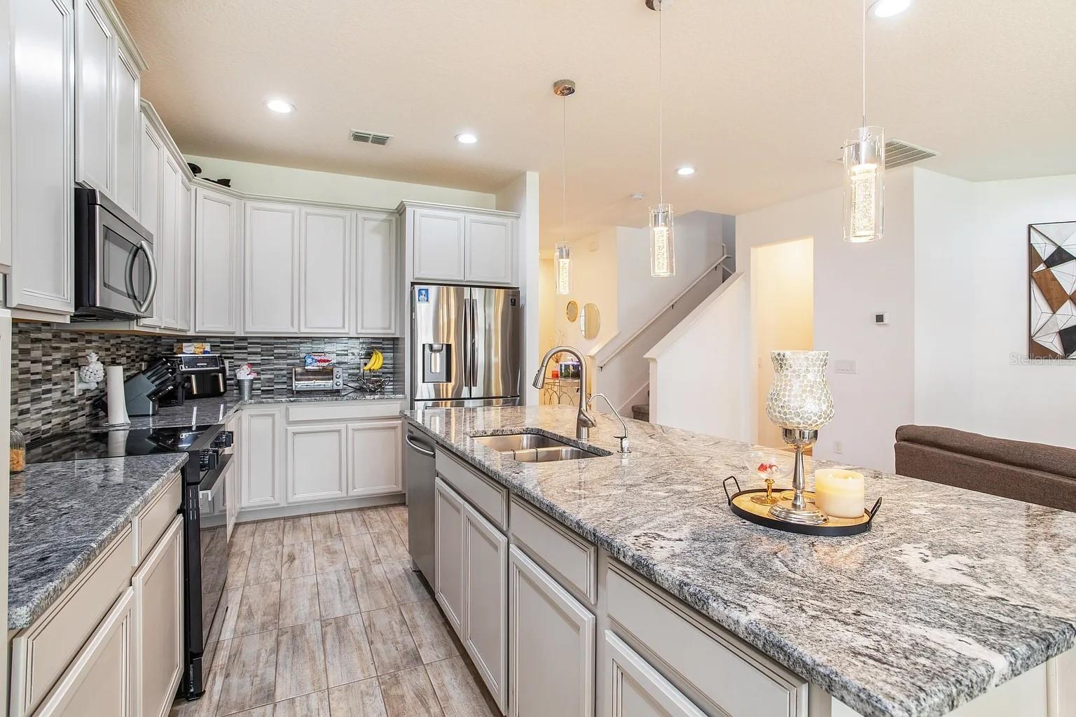 1324 Yorkdale Rd Property Photo 8