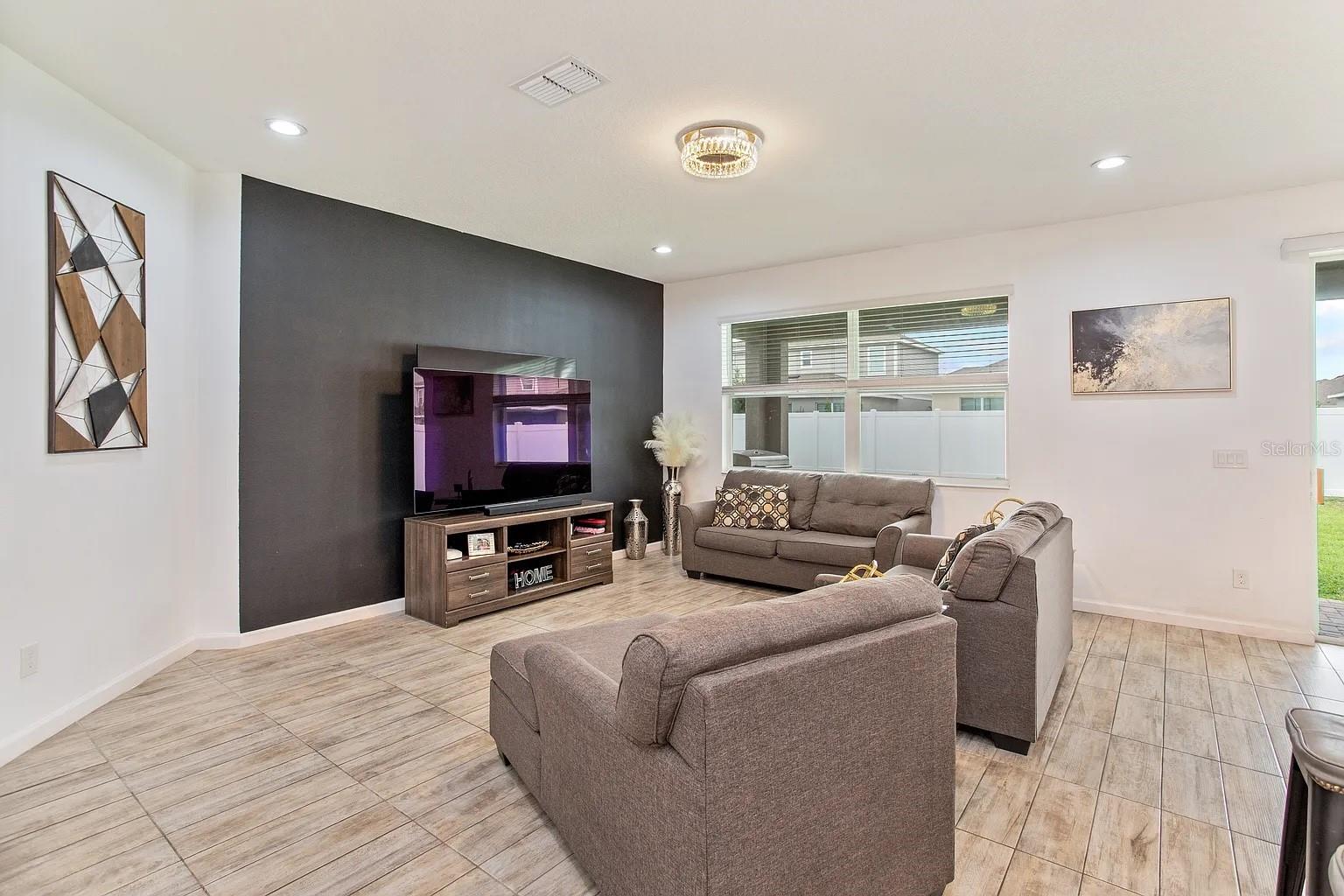 1324 Yorkdale Rd Property Photo 12