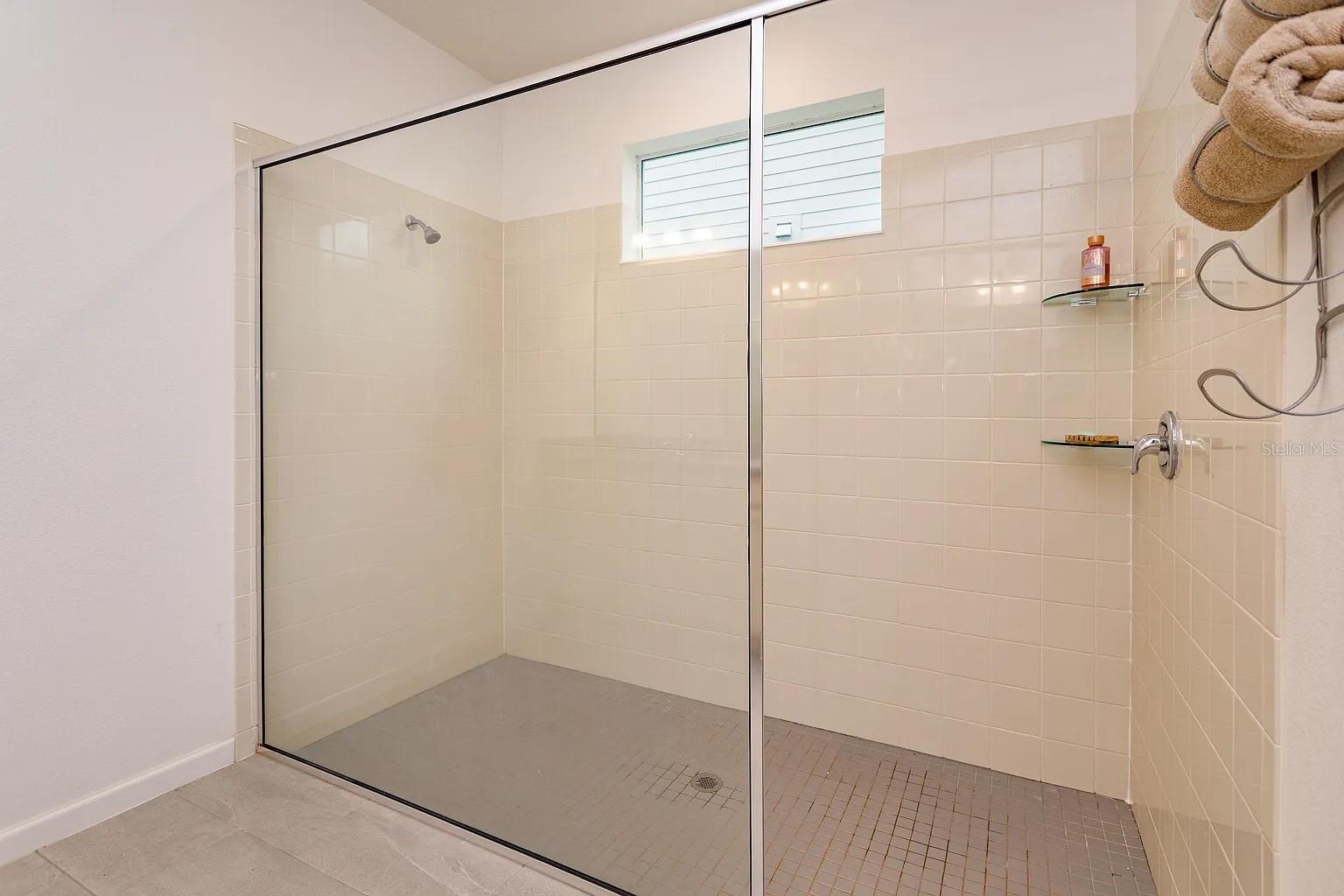 1324 Yorkdale Rd Property Photo 24