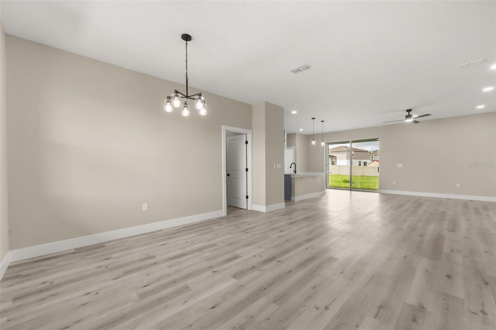367 Camellia Ct Property Photo 6