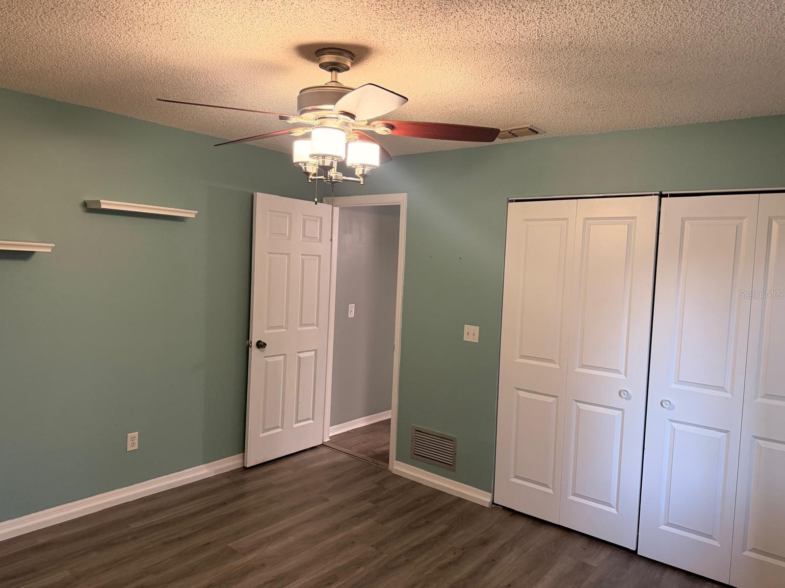 104 Brewster Ln Property Photo 5