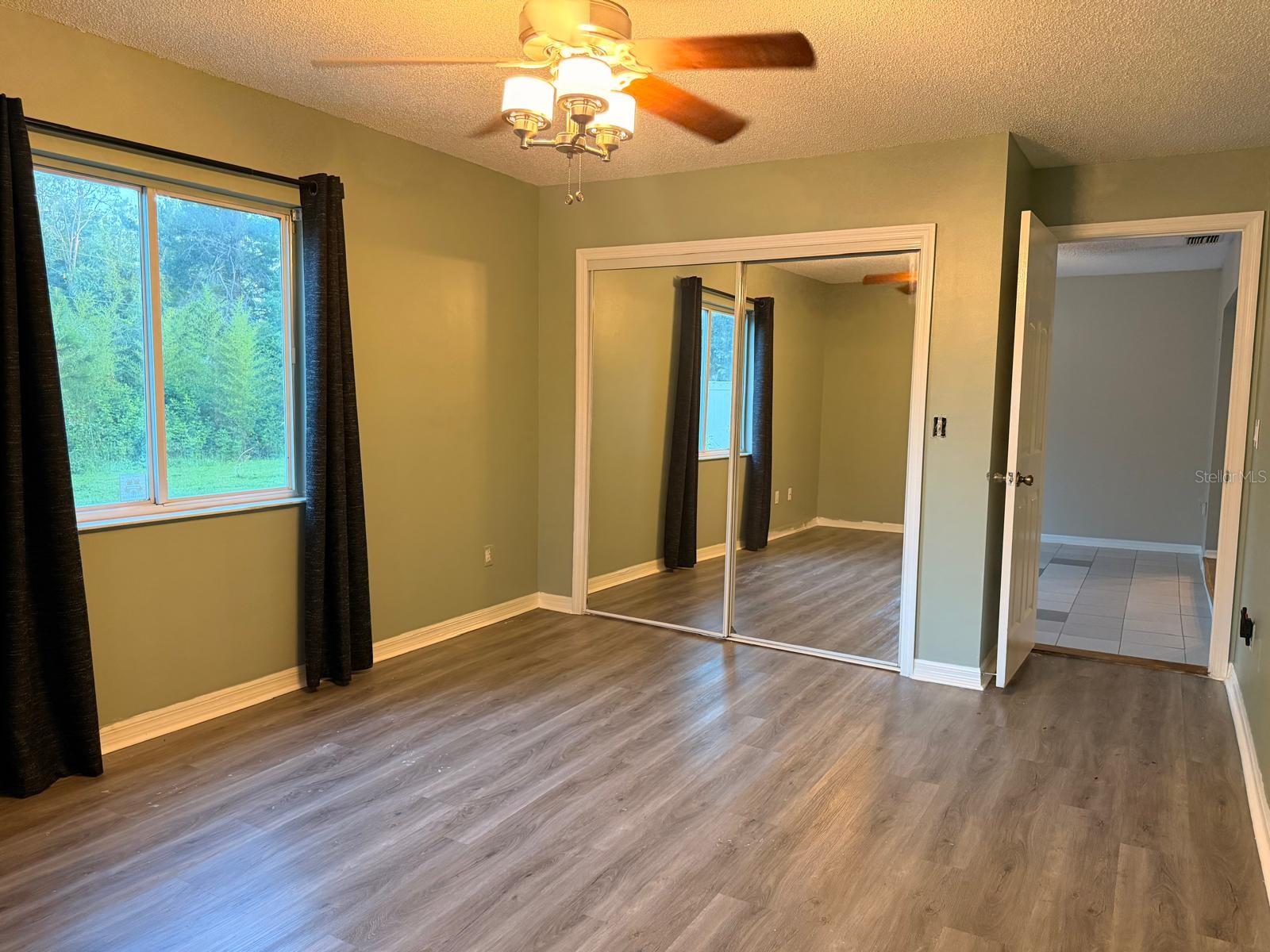104 Brewster Ln Property Photo 6