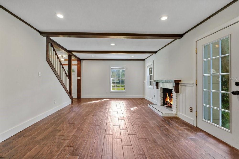 706 Oakdale St Property Photo 9