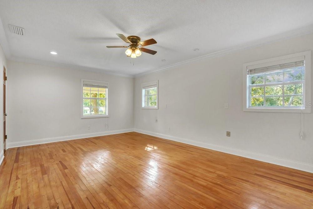 706 Oakdale St Property Photo 19