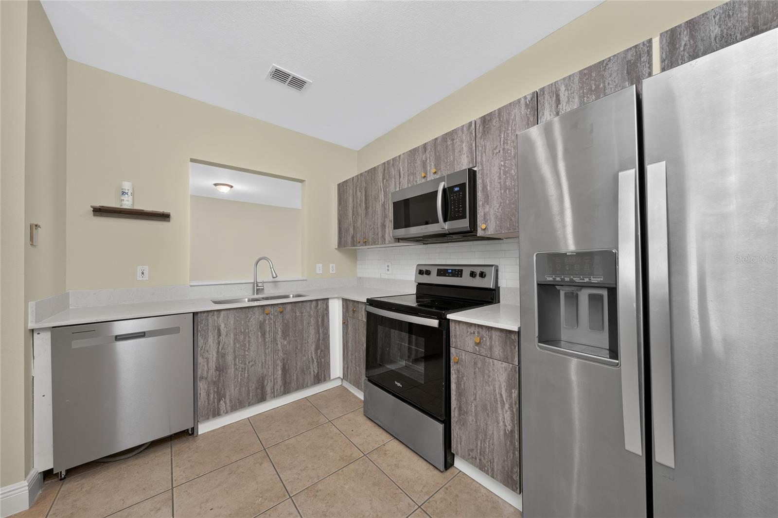 515 Villa Del Sol Cir #205 Property Photo 6