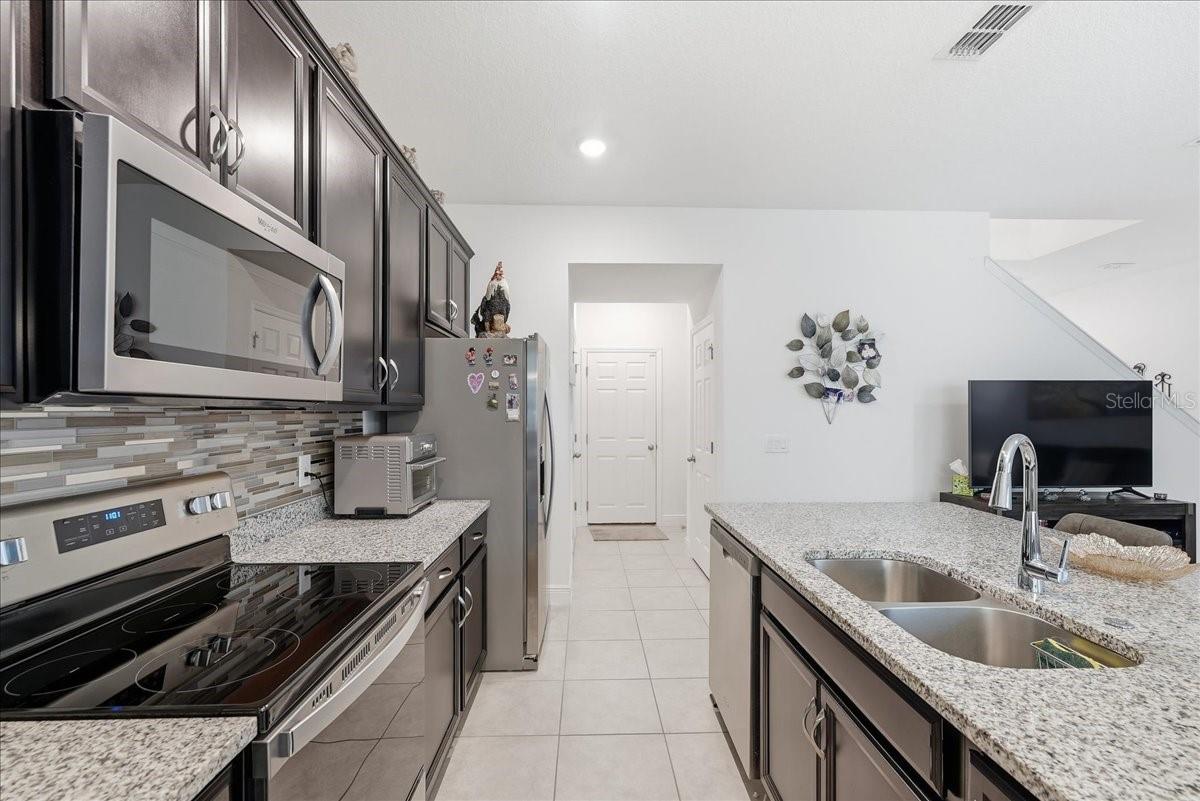 2349 Shadowland Loop Property Photo 10
