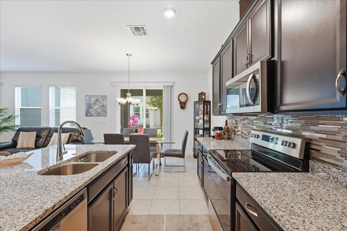 2349 Shadowland Loop Property Photo 11