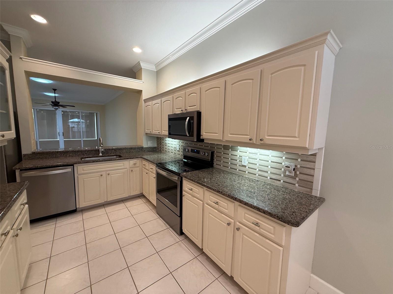 1300 Asher Ct Property Photo 7