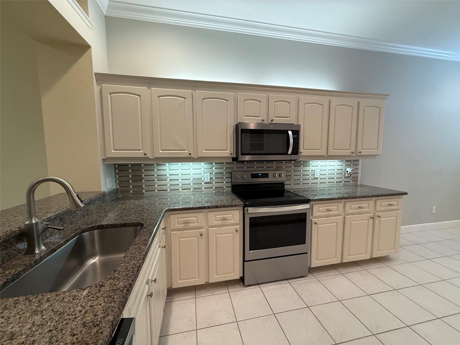 1300 Asher Ct Property Photo 8