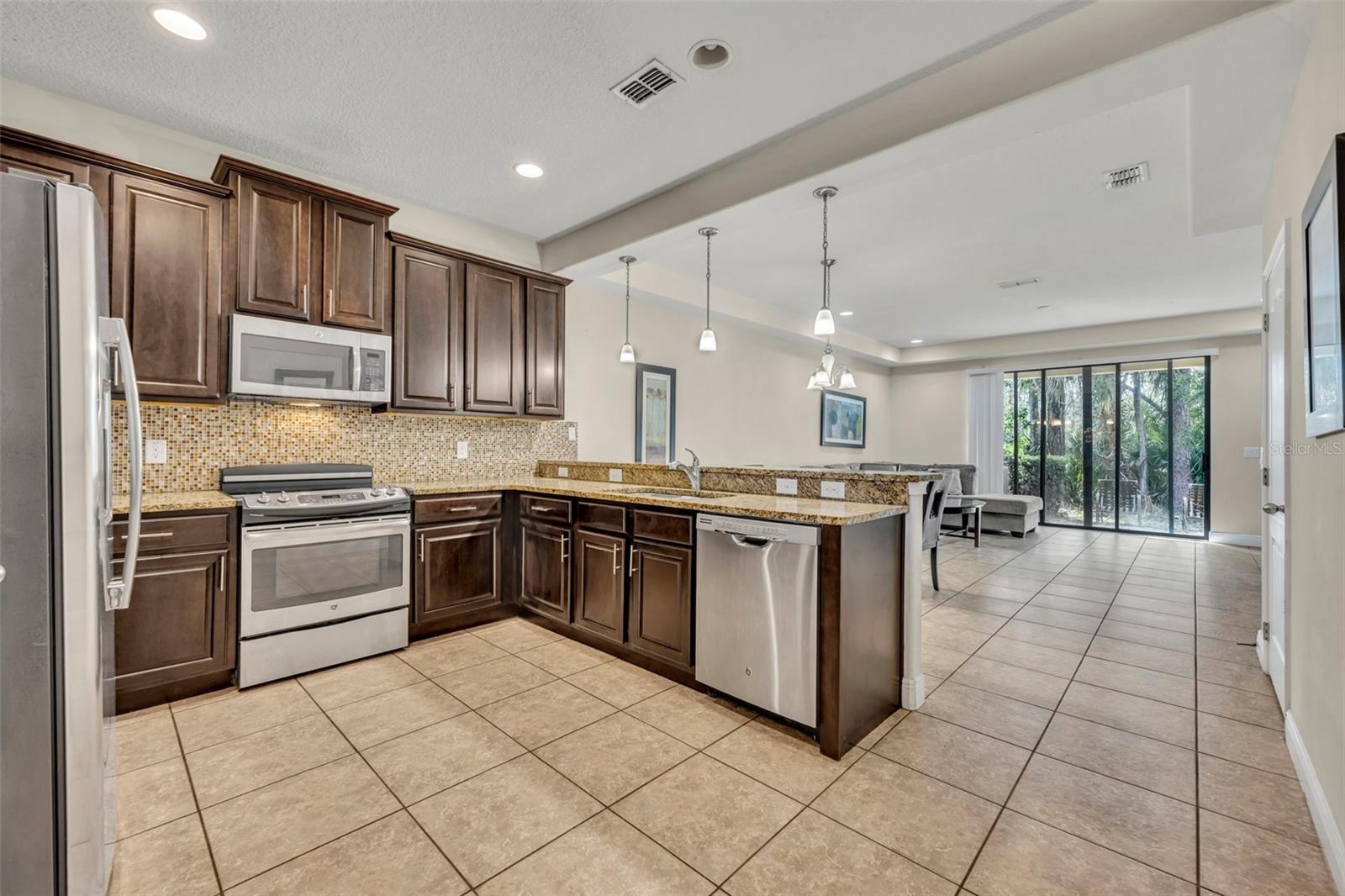 8177 Roseville Blvd Property Photo 4