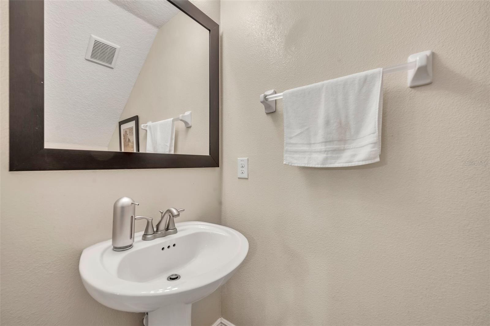 8177 Roseville Blvd Property Photo 15