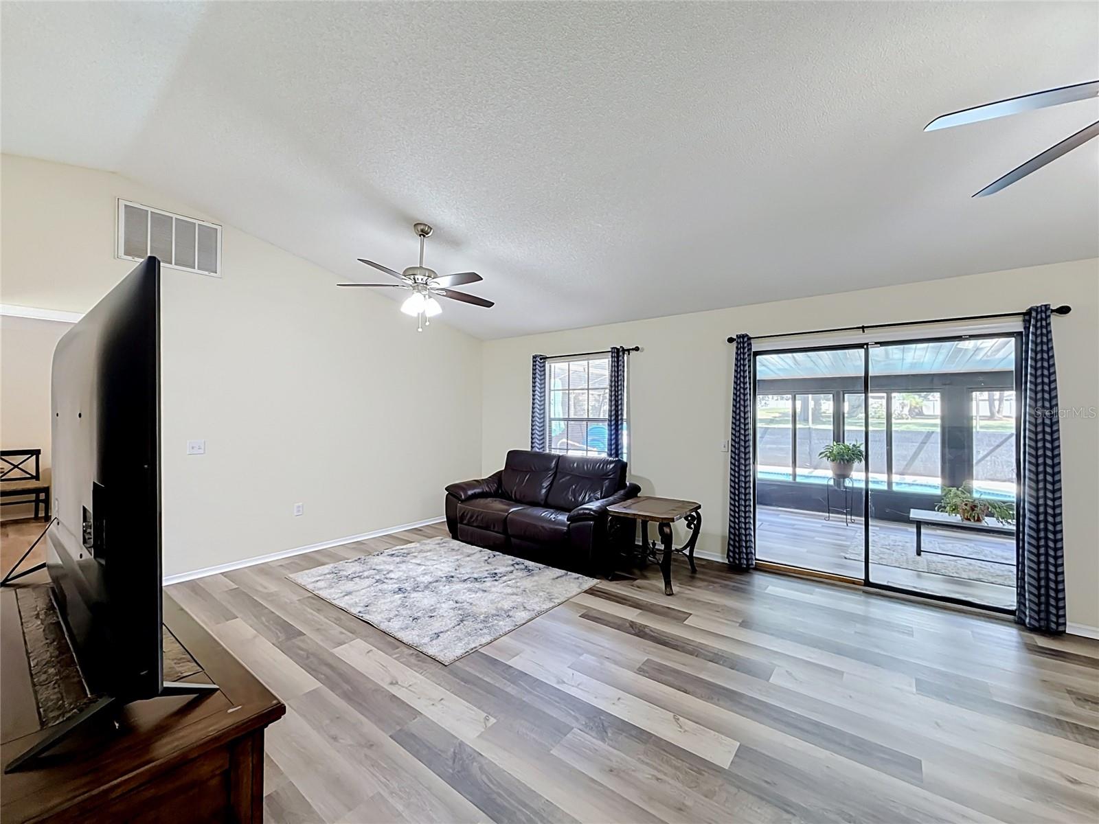 12505 Wedgefield Dr Property Photo 10