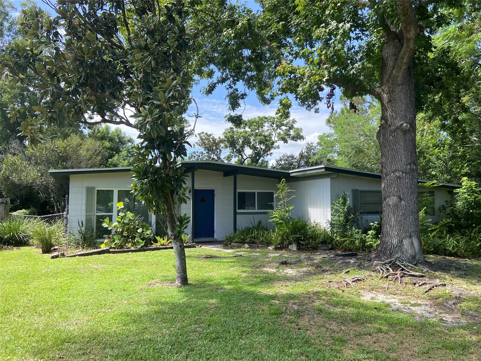 2122 RIDGE DR