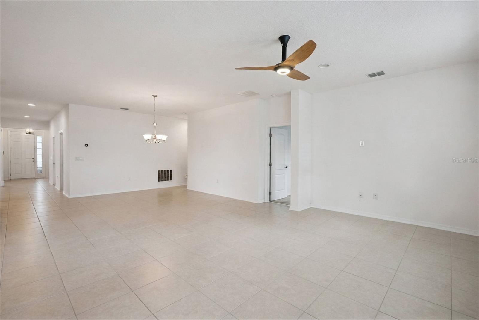 211 Lugano Way Property Photo 10