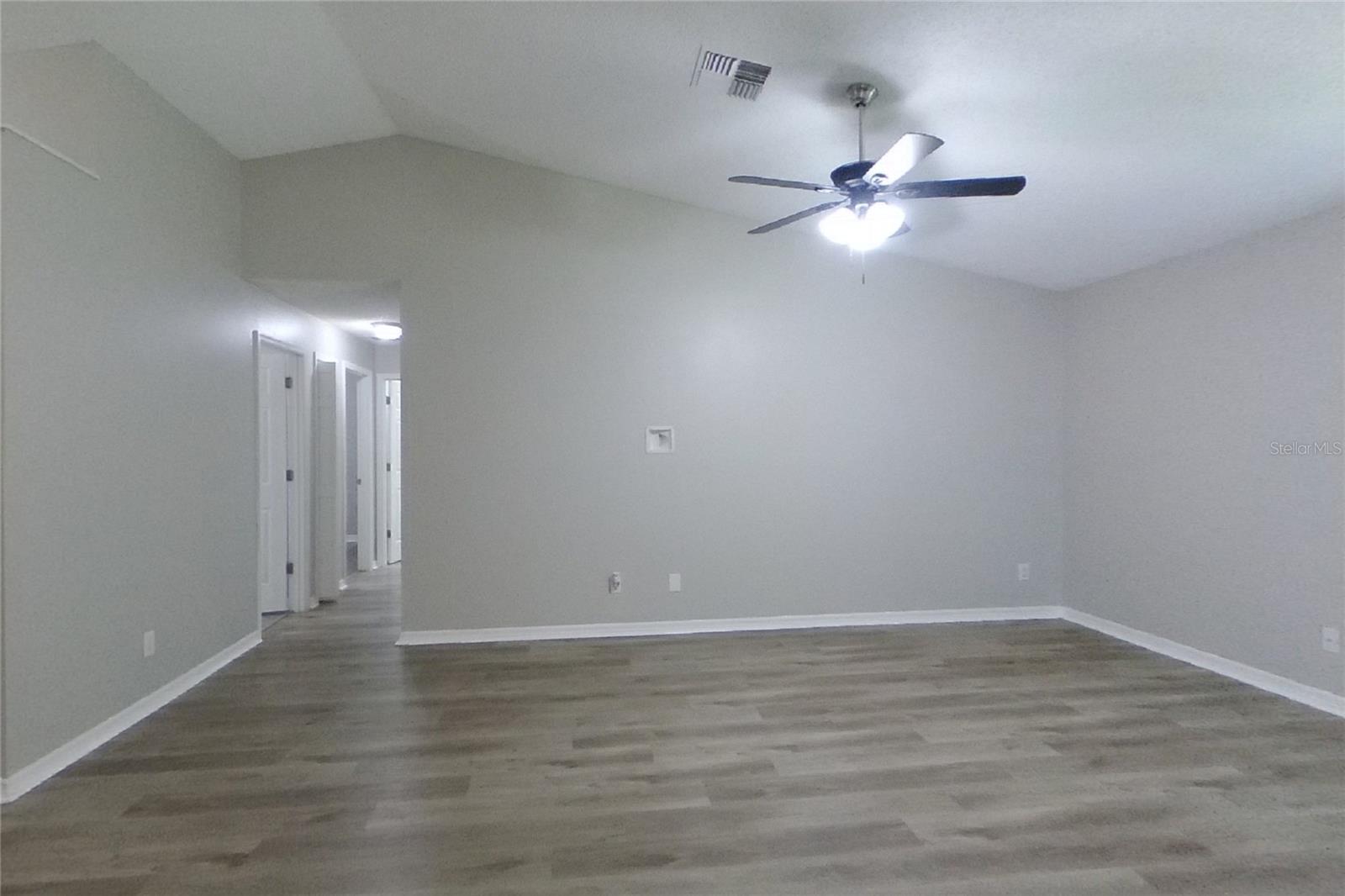 O6439274 Property Photo 4