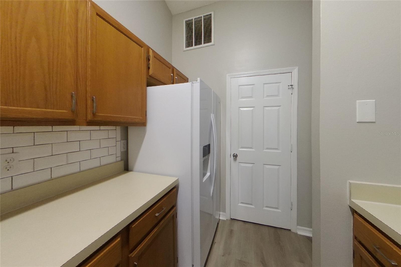 O6439274 Property Photo 6