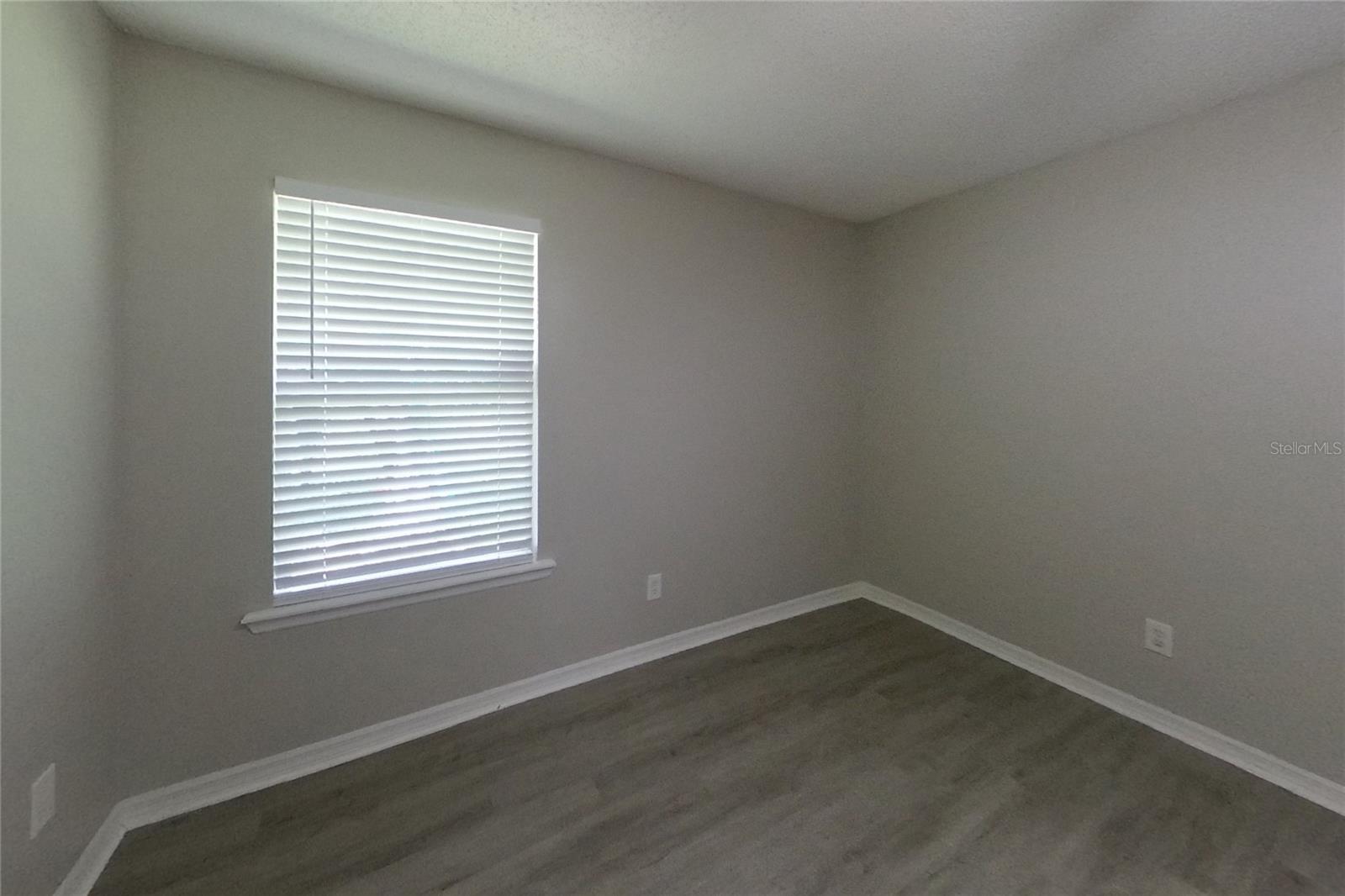 O6439274 Property Photo 7