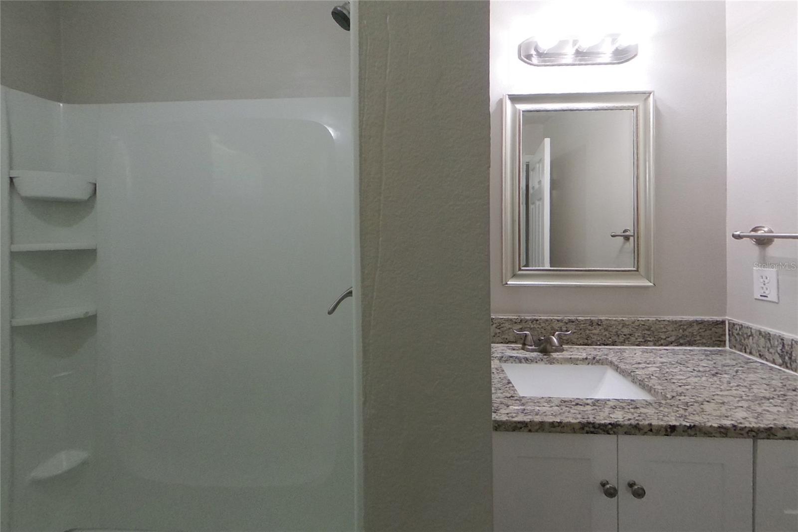 O6439274 Property Photo 8