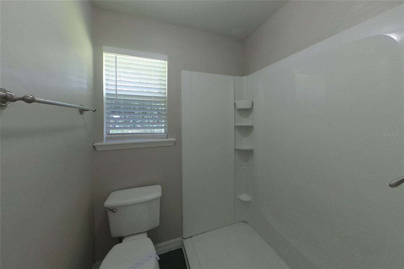 O6439274 Property Photo 9