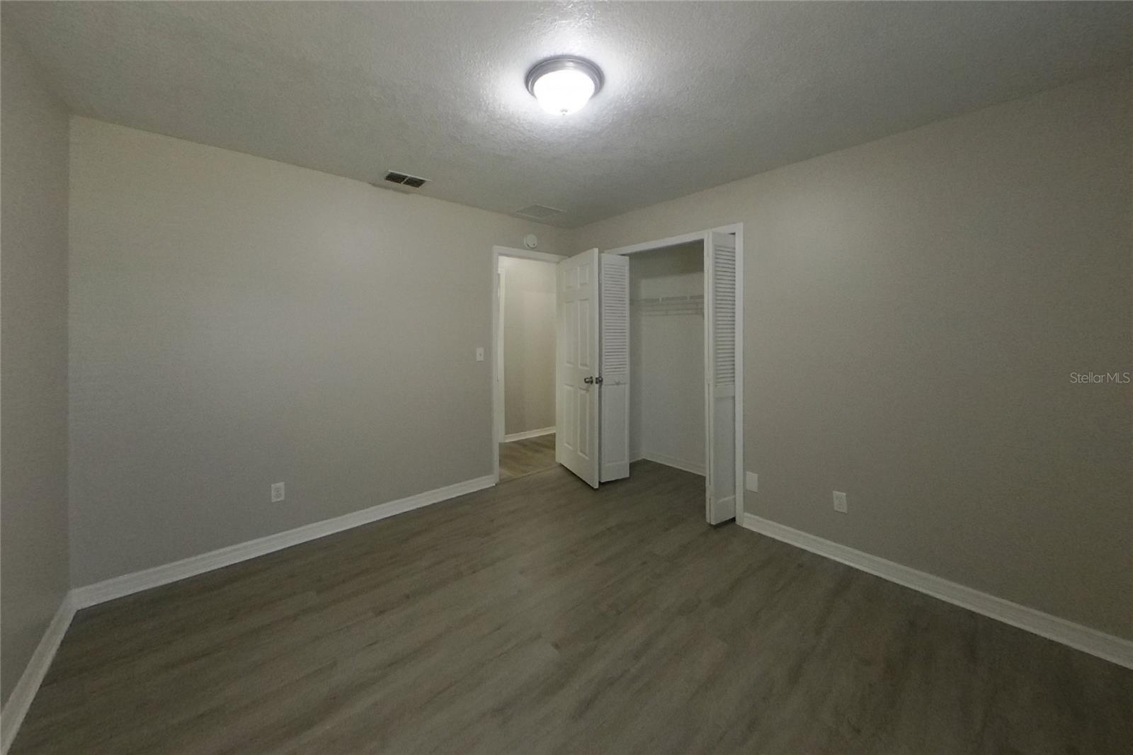 O6439274 Property Photo 10