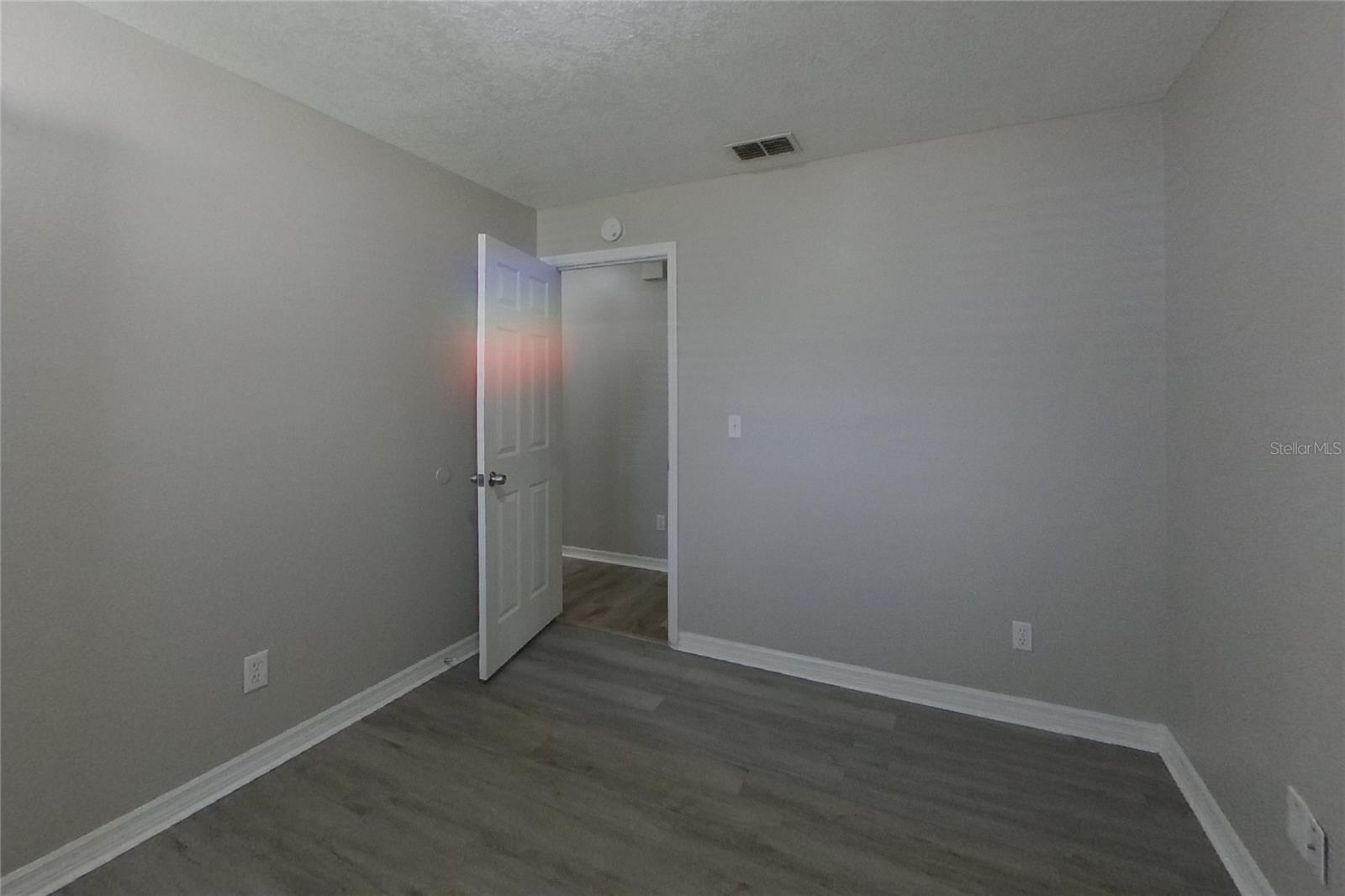 O6439274 Property Photo 11