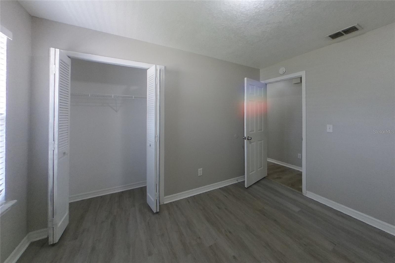 O6439274 Property Photo 12