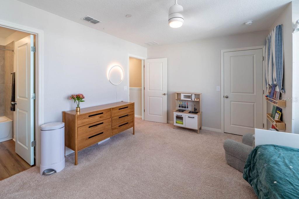 12941 Gabor Ave Property Photo 20