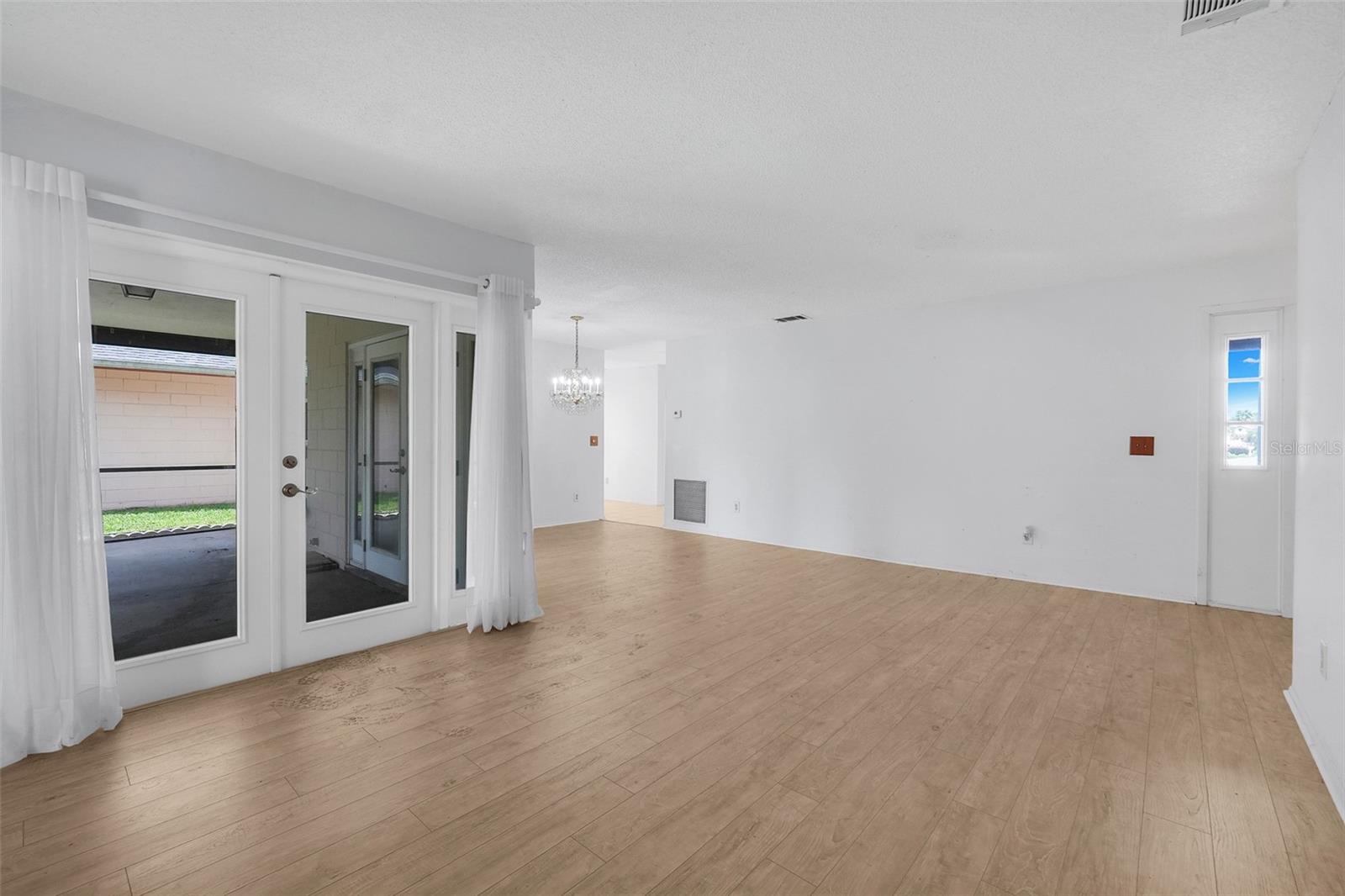 2847 Sunbranch Drive Property Photo 6