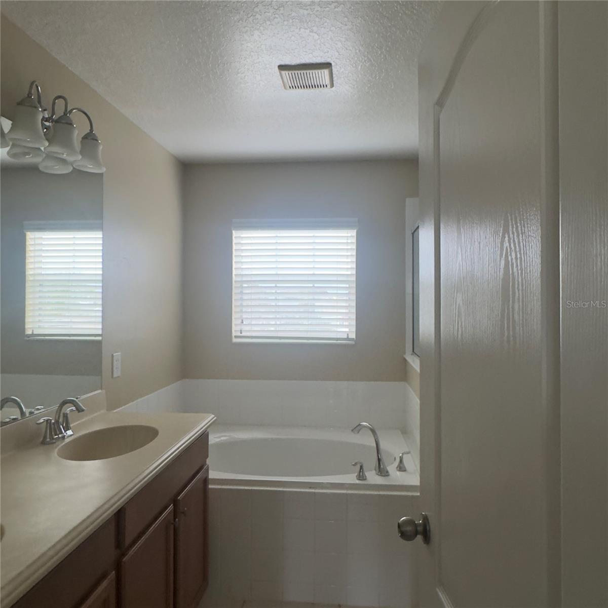 14207 Craftsbury Ct Property Photo 8