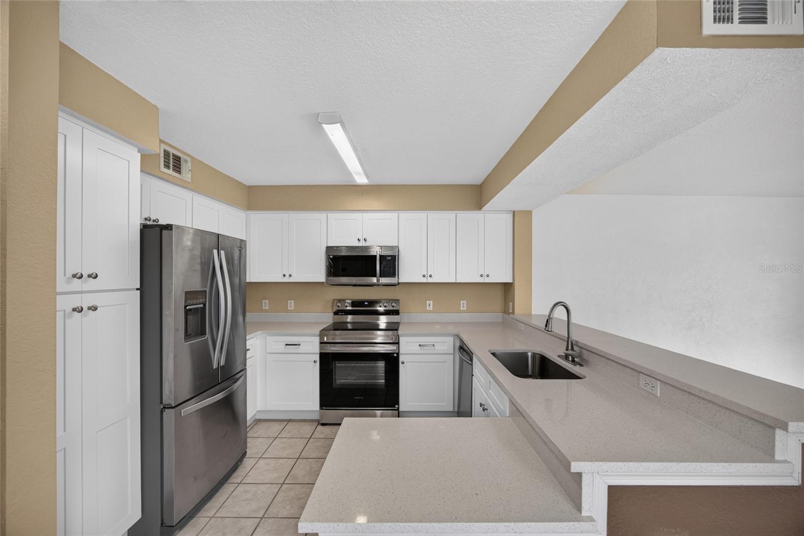 14013 Fairway Island Dr #428 Property Photo 5