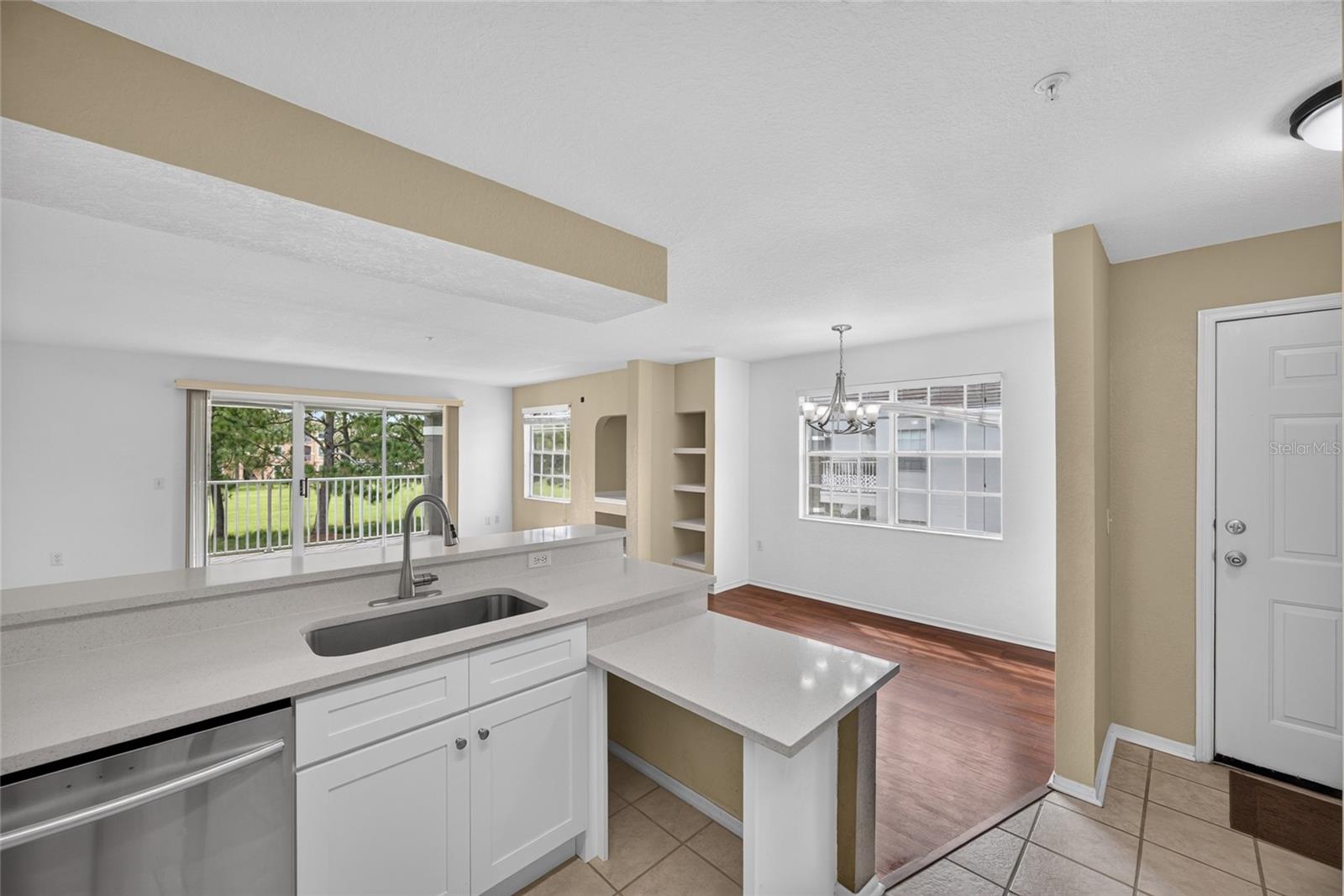 14013 Fairway Island Dr #428 Property Photo 6