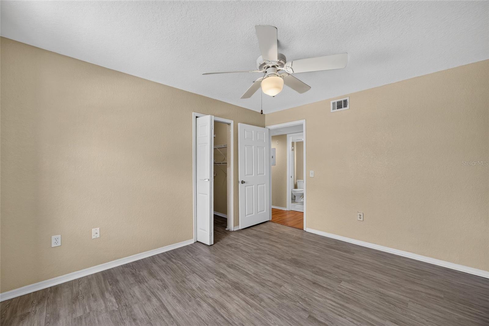14013 Fairway Island Dr #428 Property Photo 18