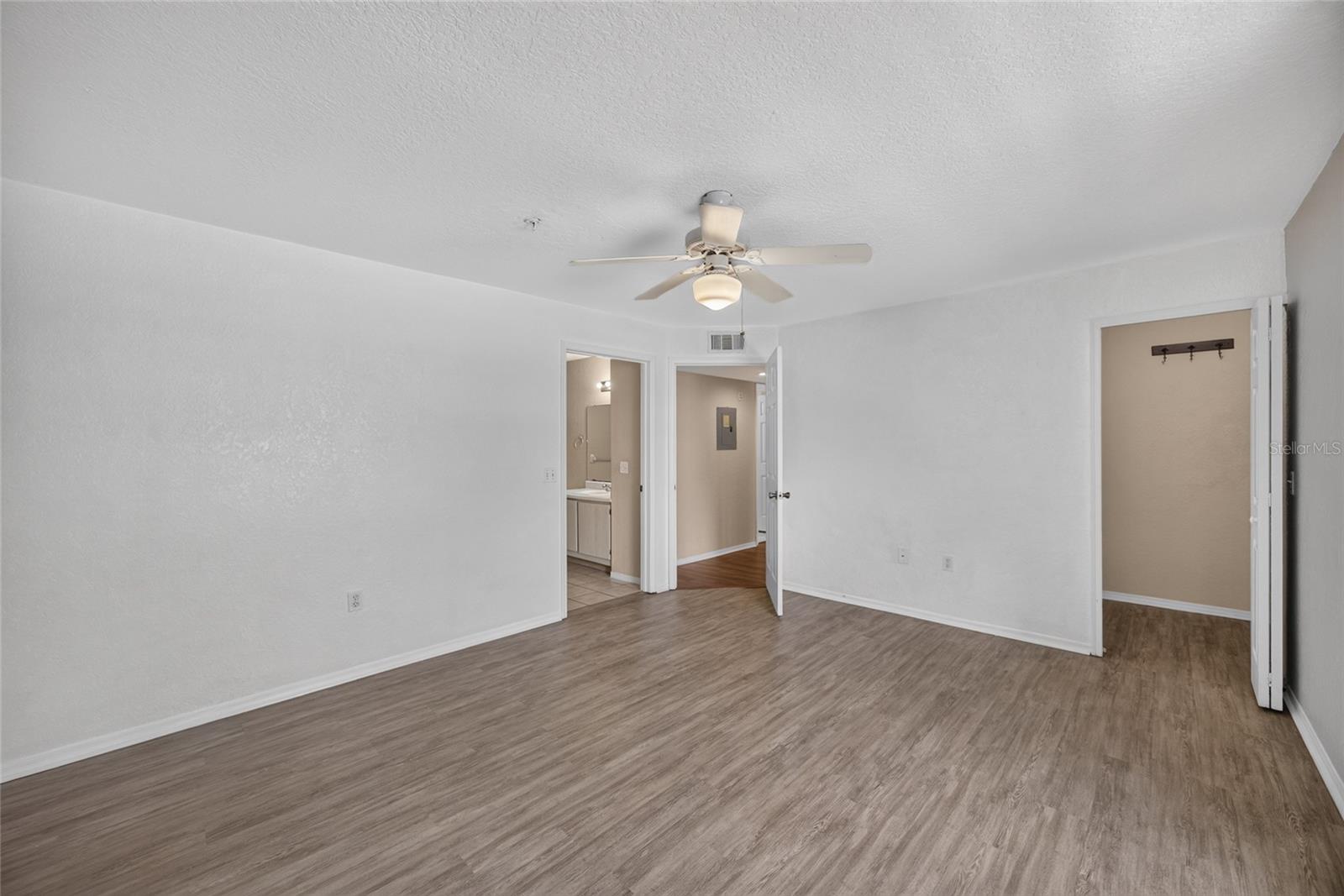 14013 Fairway Island Dr #428 Property Photo 19