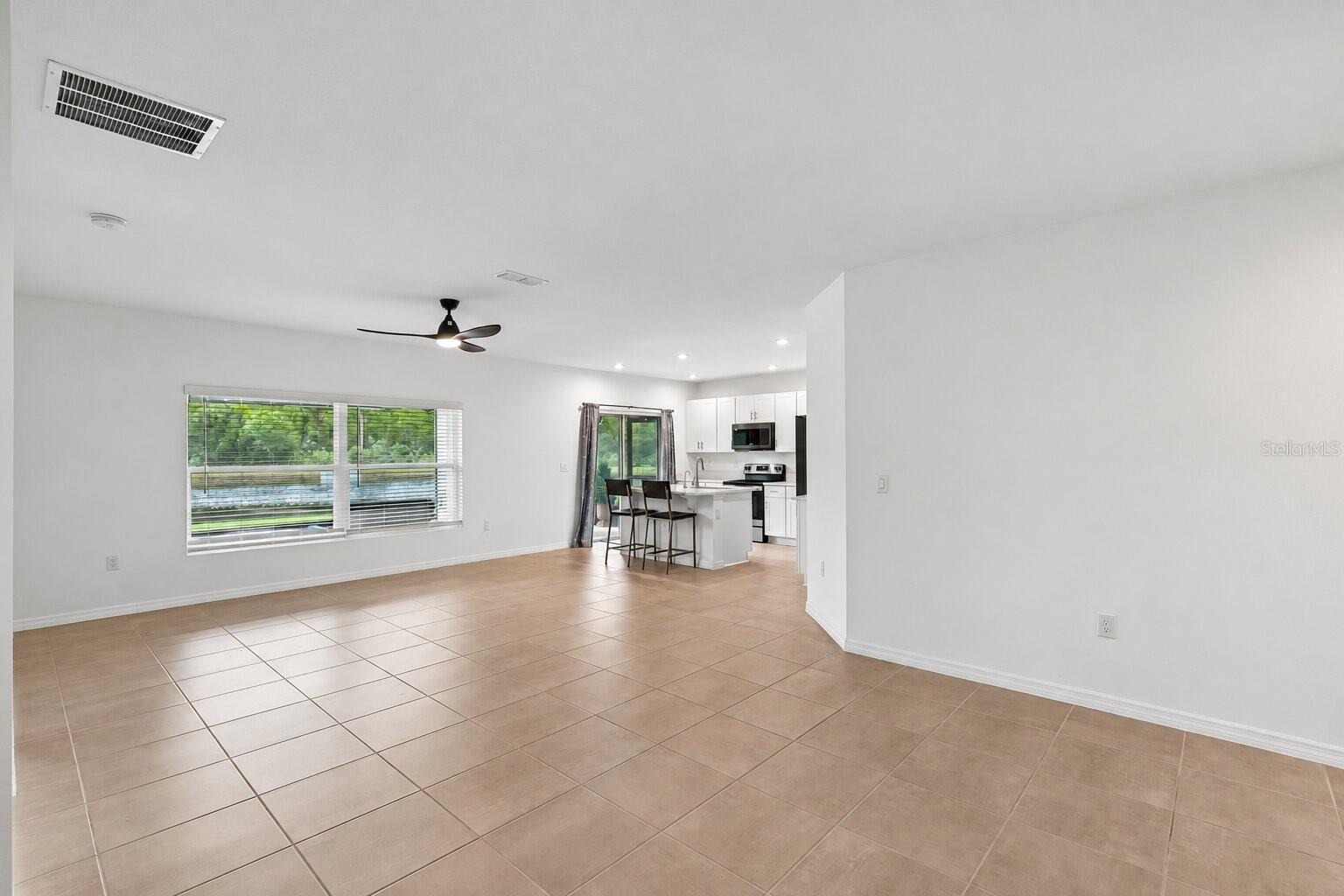 4250 Southern Vista Loop Property Photo 6