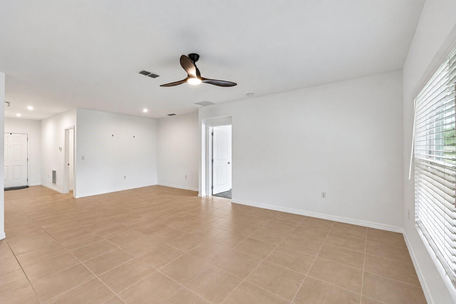 4250 Southern Vista Loop Property Photo 8