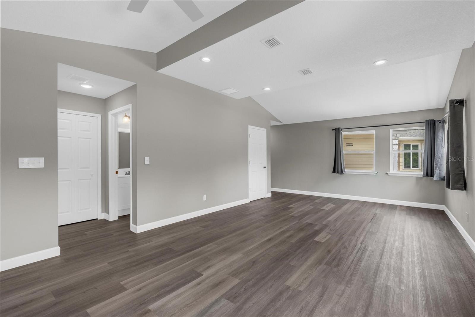 507 Phyllis Cir Property Photo 6