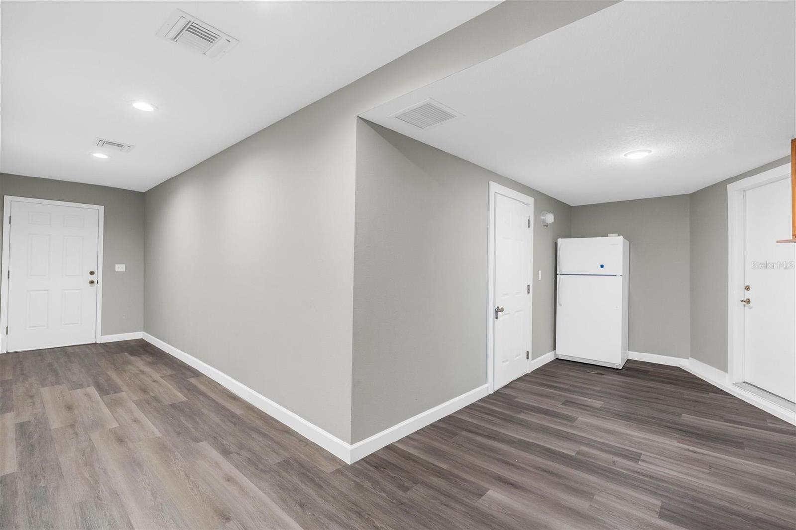507 Phyllis Cir Property Photo 7